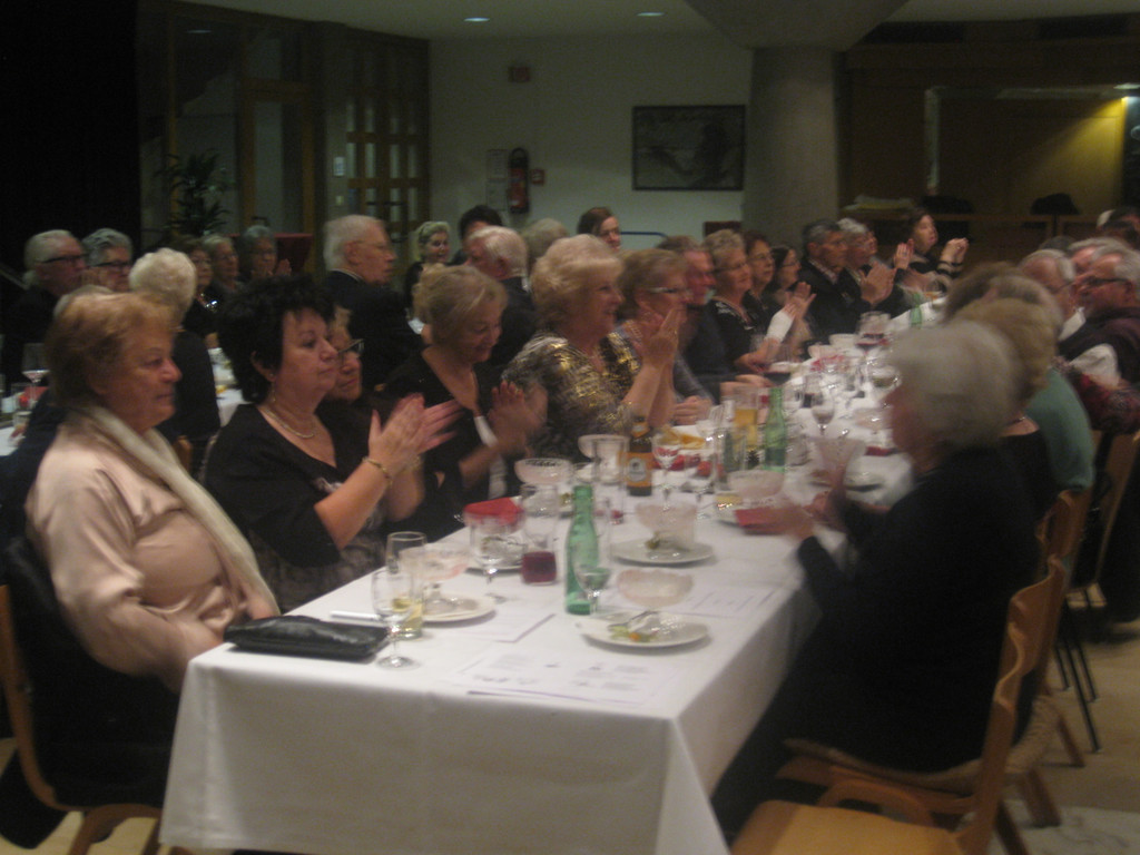 Adventsfeier vom Seniorenring  im Foyer Reichshofsaal 09_12 _3_.JPG