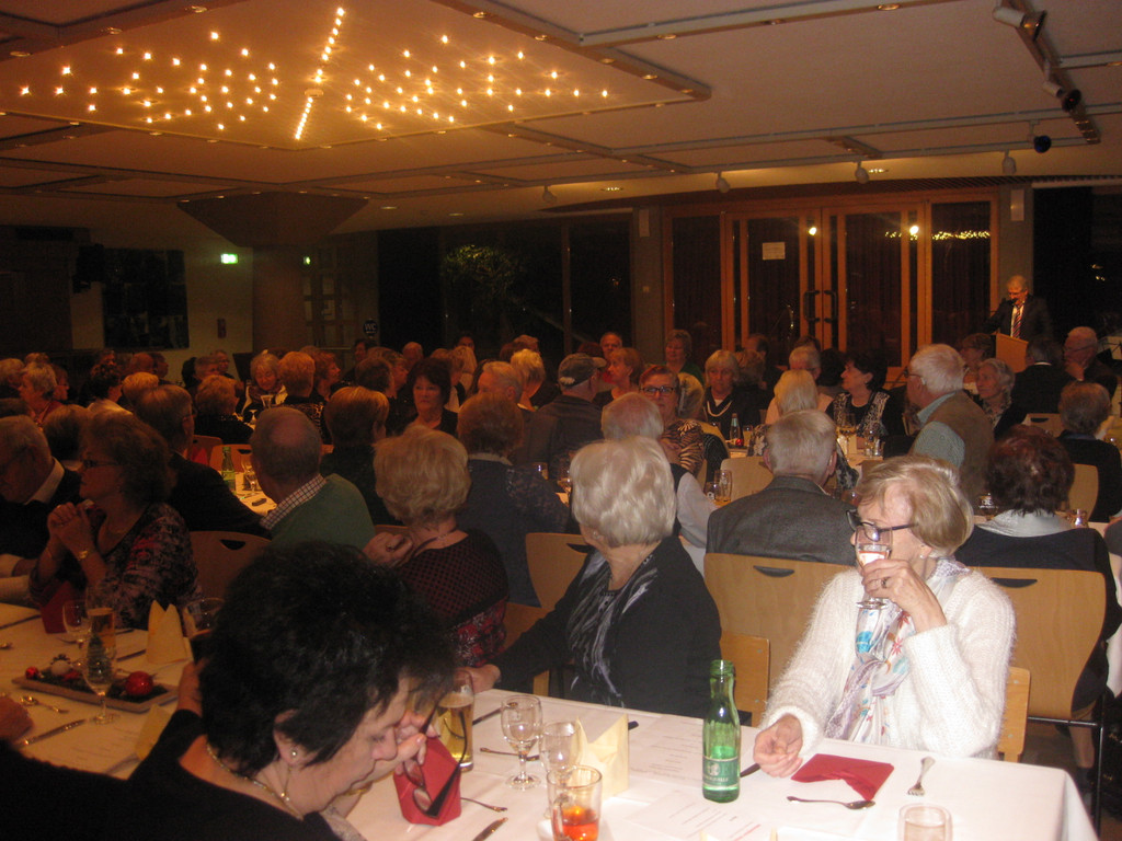 Adventsfeier vom Seniorenring  im Foyer Reichshofsaal 09_12 _8_.JPG