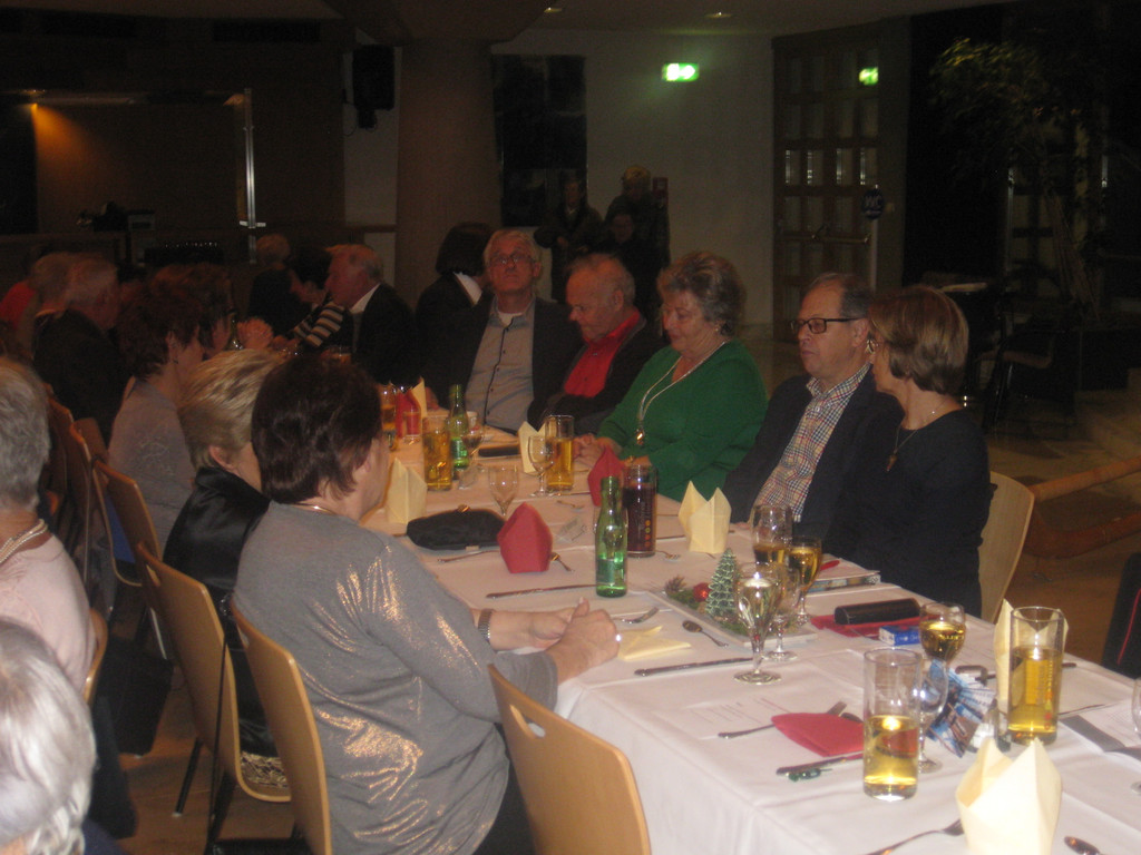 Adventsfeier vom Seniorenring  im Foyer Reichshofsaal 09_12 _10_.JPG