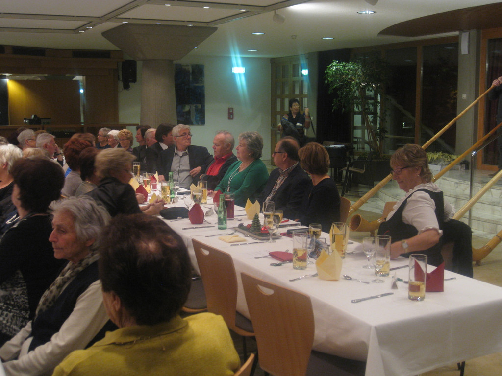 Adventsfeier vom Seniorenring  im Foyer Reichshofsaal 09_12 _11_.JPG