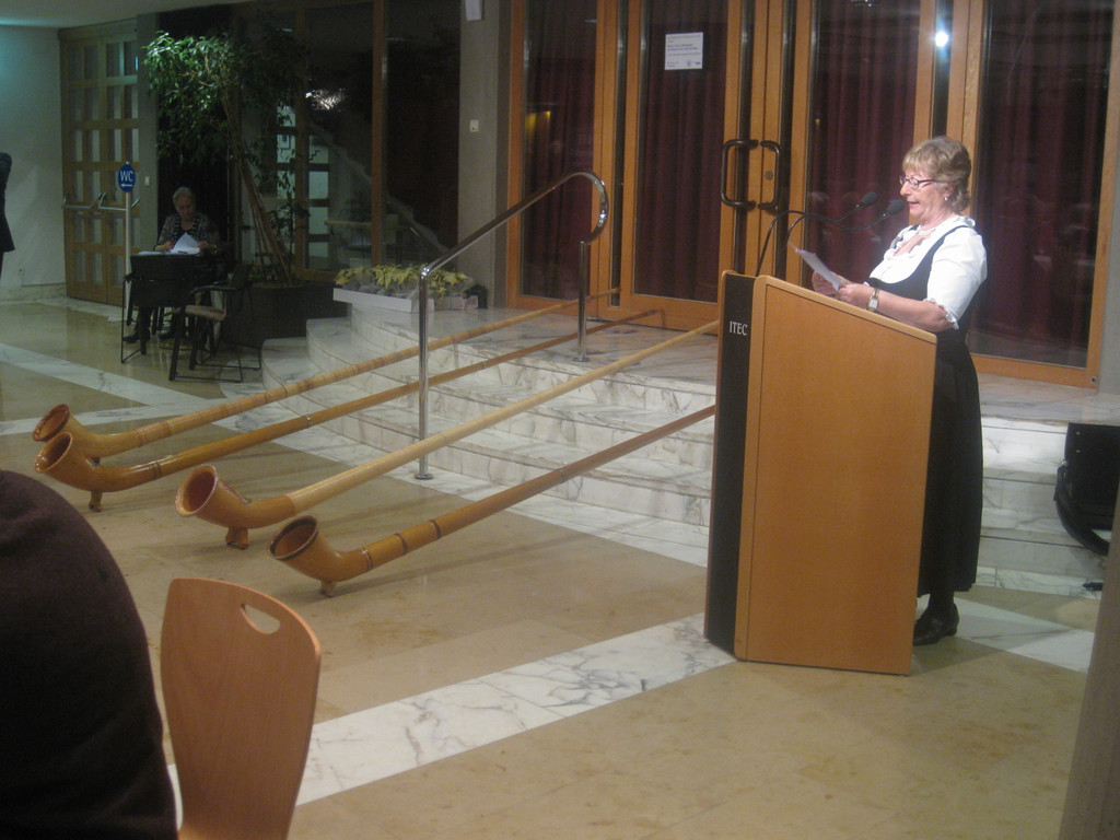 Adventsfeier vom Seniorenring  im Foyer Reichshofsaal 09_12 _17_.JPG