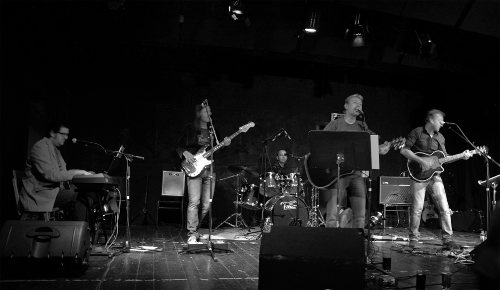 alle stimmung schwarzweiss.png