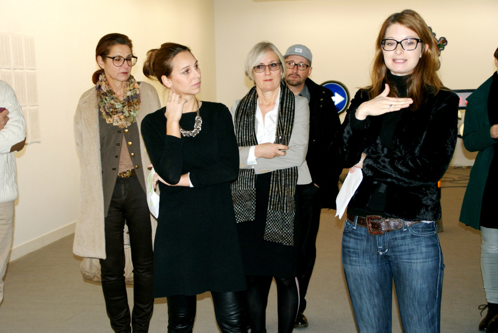 Auch Marina H__mmerle schaute sich die Ausstellung noch einmal an.JPG