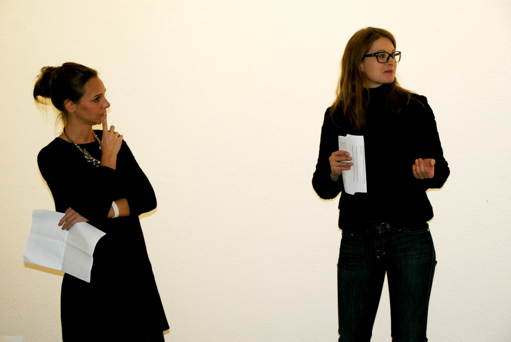 Zwei junge Kuratorinnen.JPG