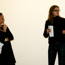 Zwei junge Kuratorinnen.JPG