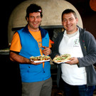 Christian und Oliver mit herrlichem Flammkuchen.JPG