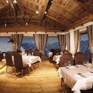 Wedellounge Panorama mit Bergen.jpg