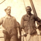 Kremmel Eduard rechts auf der Yomei Maru.JPG