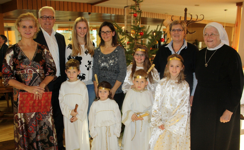 Jesuheim WEIHNACHTSFEIER Fotos 23-12-2014 _1_.JPG