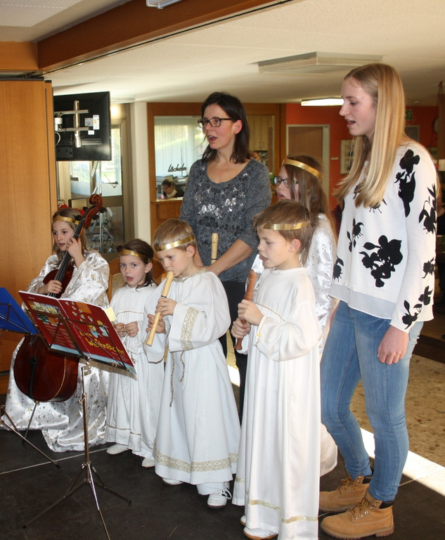 Jesuheim WEIHNACHTSFEIER Fotos 23-12-2014 _24_.JPG