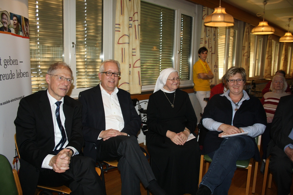 Jesuheim WEIHNACHTSFEIER Fotos 23-12-2014 _25_.JPG