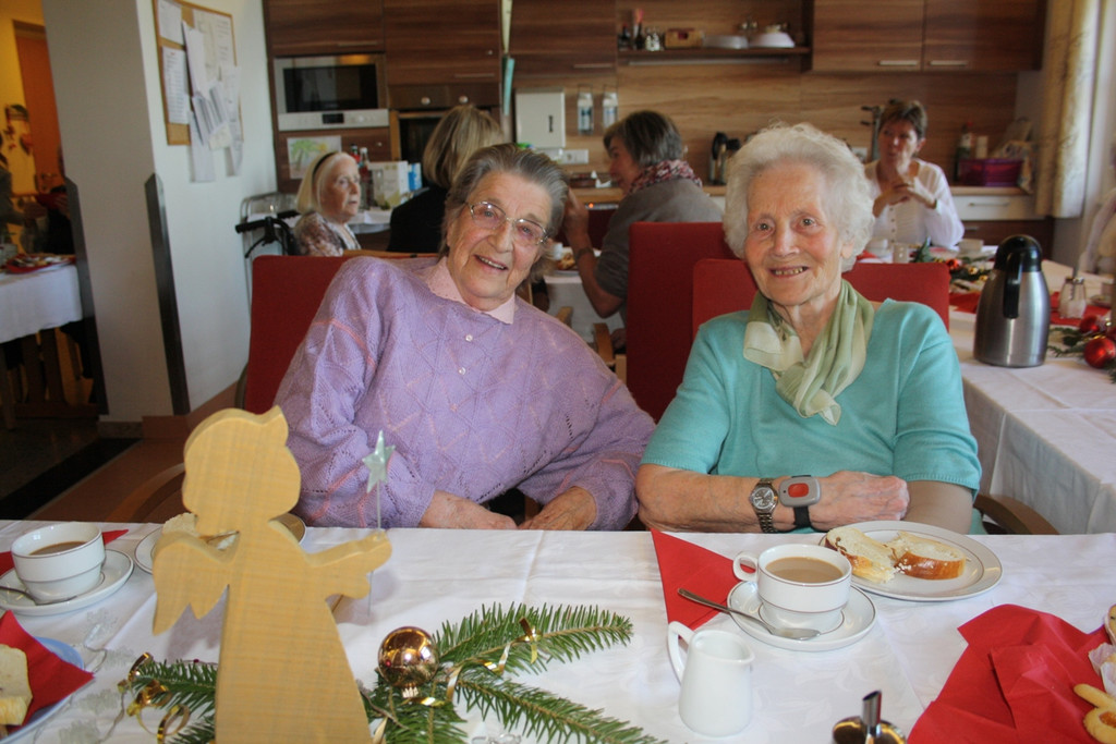 Jesuheim WEIHNACHTSFEIER Fotos 23-12-2014 _12_.JPG