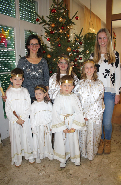 Jesuheim WEIHNACHTSFEIER Fotos 23-12-2014 _6_.JPG