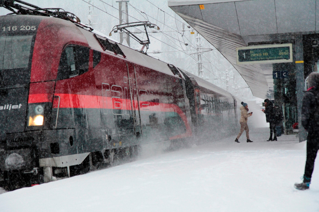 railjet im Schnee01.JPG