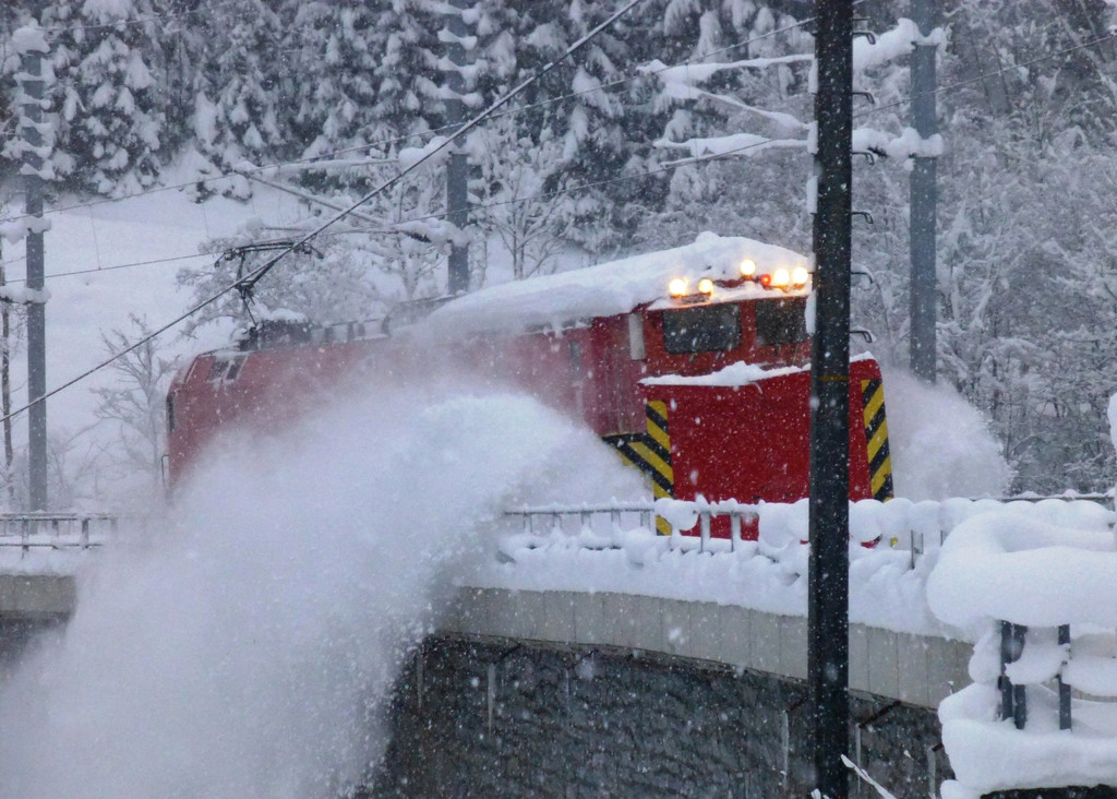 Schneer__umung Arlbergbahn 31122014.jpg