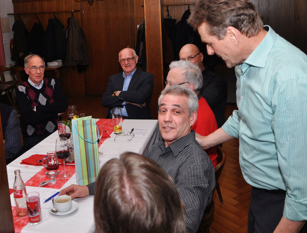 Elmar Bolter wird bedankt.JPG