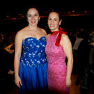 Barbara Steinhofer und Beate Fischer in m__rchenhaften Ballkleidern.JPG