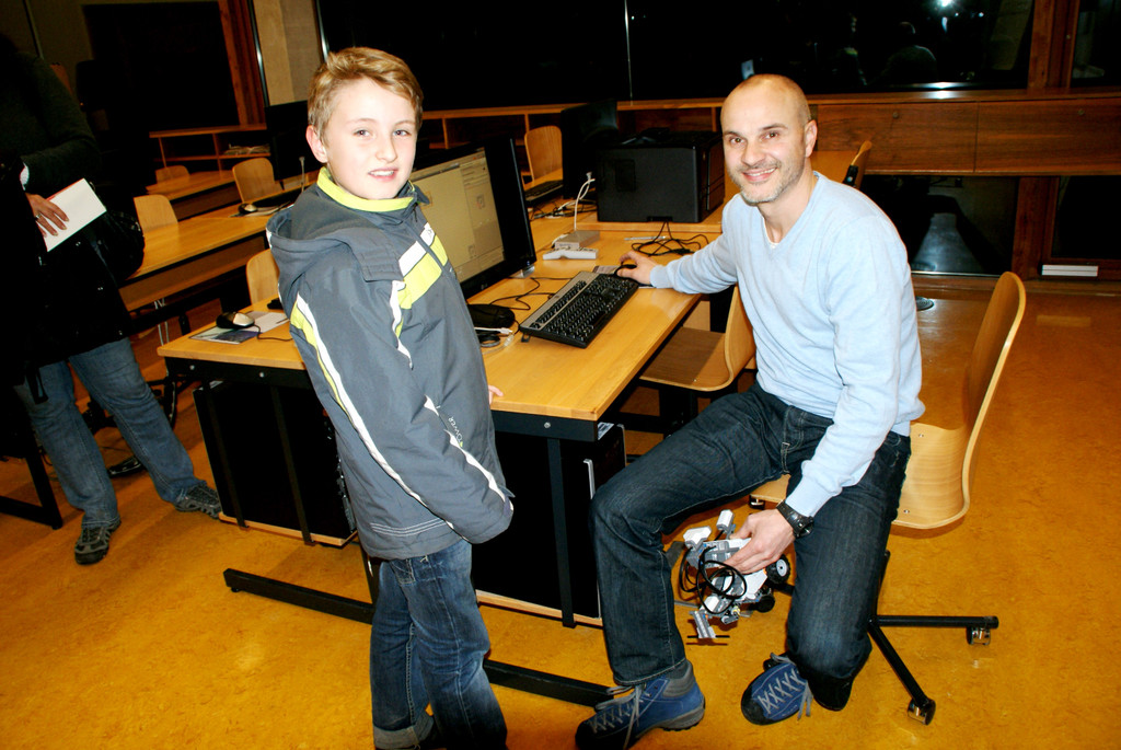 Lothar Ender informiert Lukas.JPG