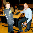 Lothar Ender informiert Lukas.JPG