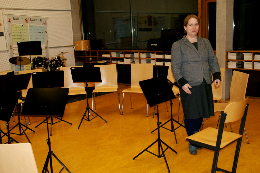 Martina Ender im Musikzimmer.JPG