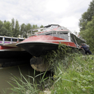 Wien: Twin City Liner landet auf Wiese