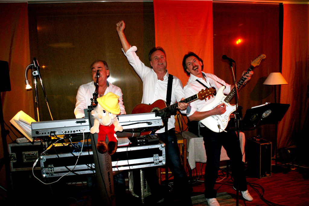 Die Muntermacher machten Stimmung.JPG