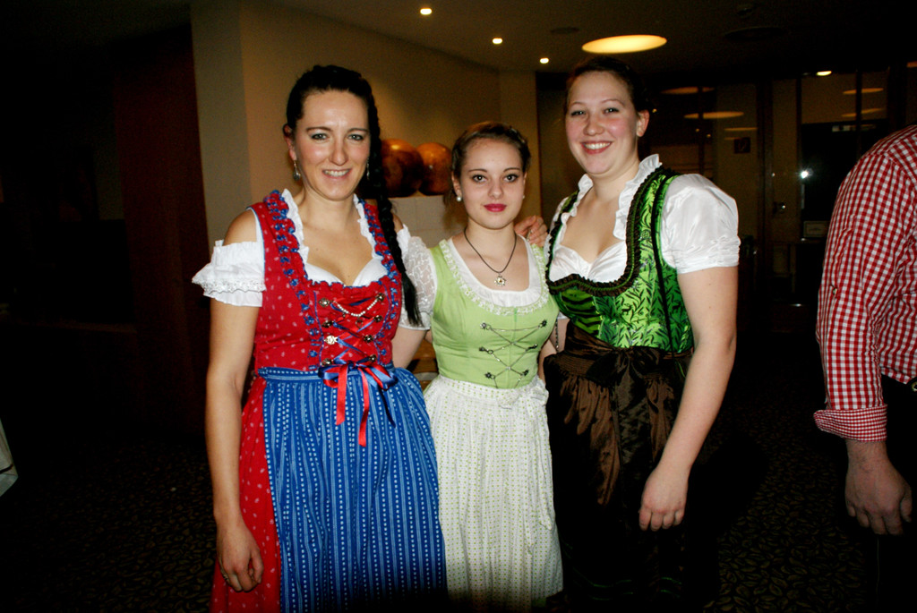 v_li_ Corina_ Anna_ Claudia.JPG