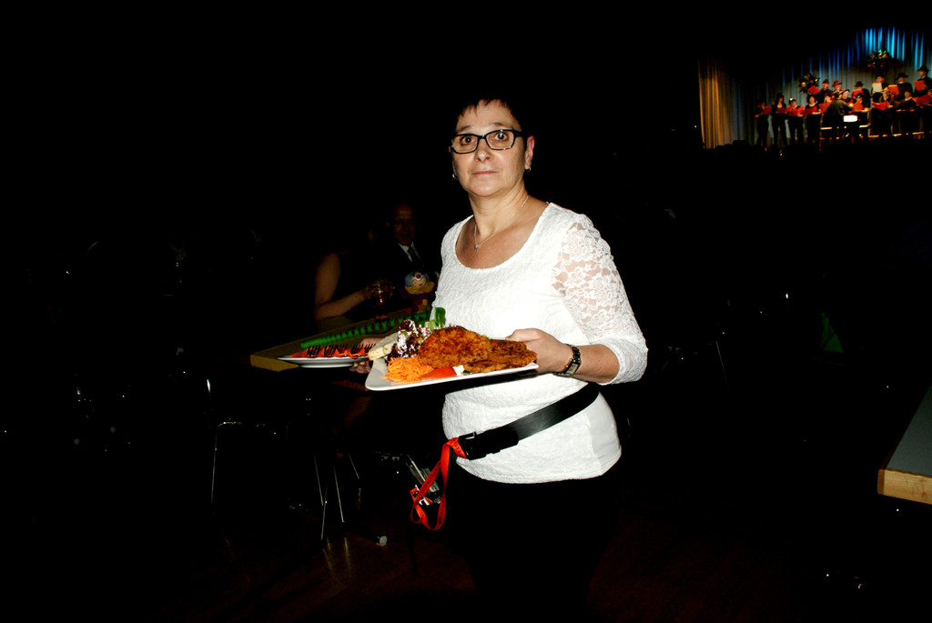 Das traditionelle Schnitzel durfte nicht fehlen - serviert von Hilde.JPG