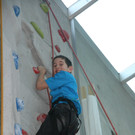 Besucher an der Kletterwand.JPG