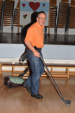 082 Klaus K__nig als Reinigungskraft.jpg