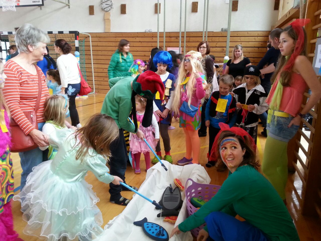 Kinderfasching Kunterbunt 2015 Fang mich.jpg