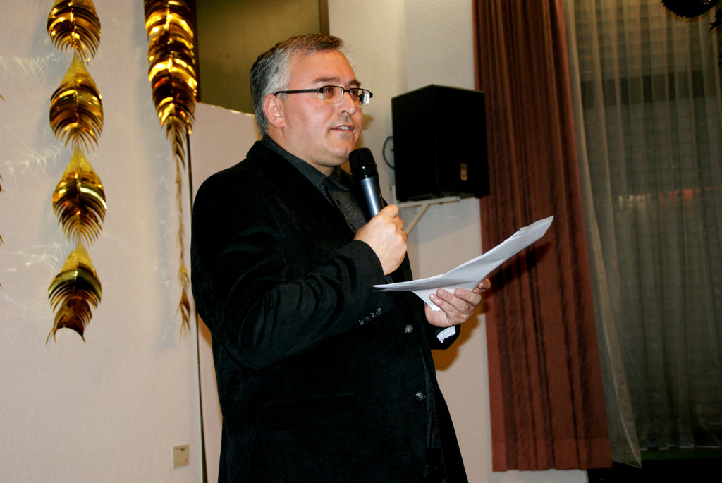 Anton Cobzariu unterhielt seine G__ste.JPG