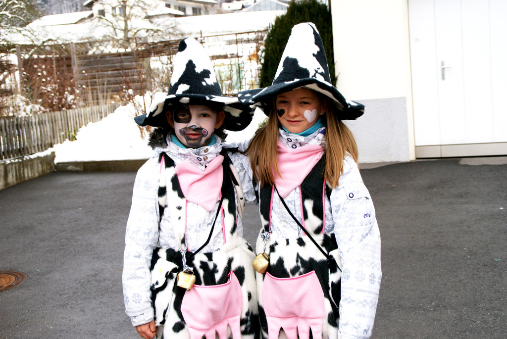 Malou und Lorina_ die Cowgirls.JPG
