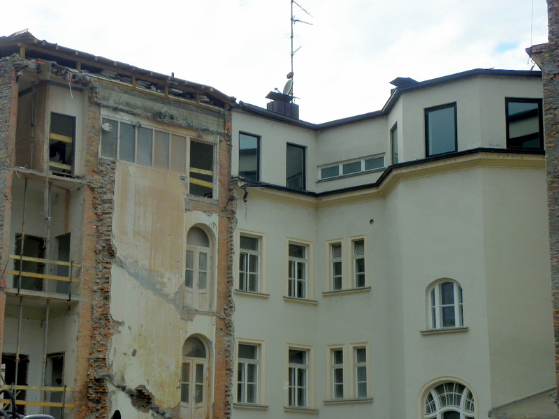 101_2452_jpg-1273756832