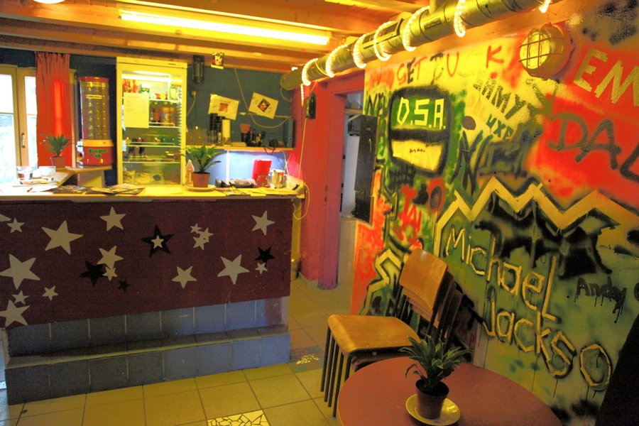 KOE_K9-Cafeteria 3_jpg-1273759268