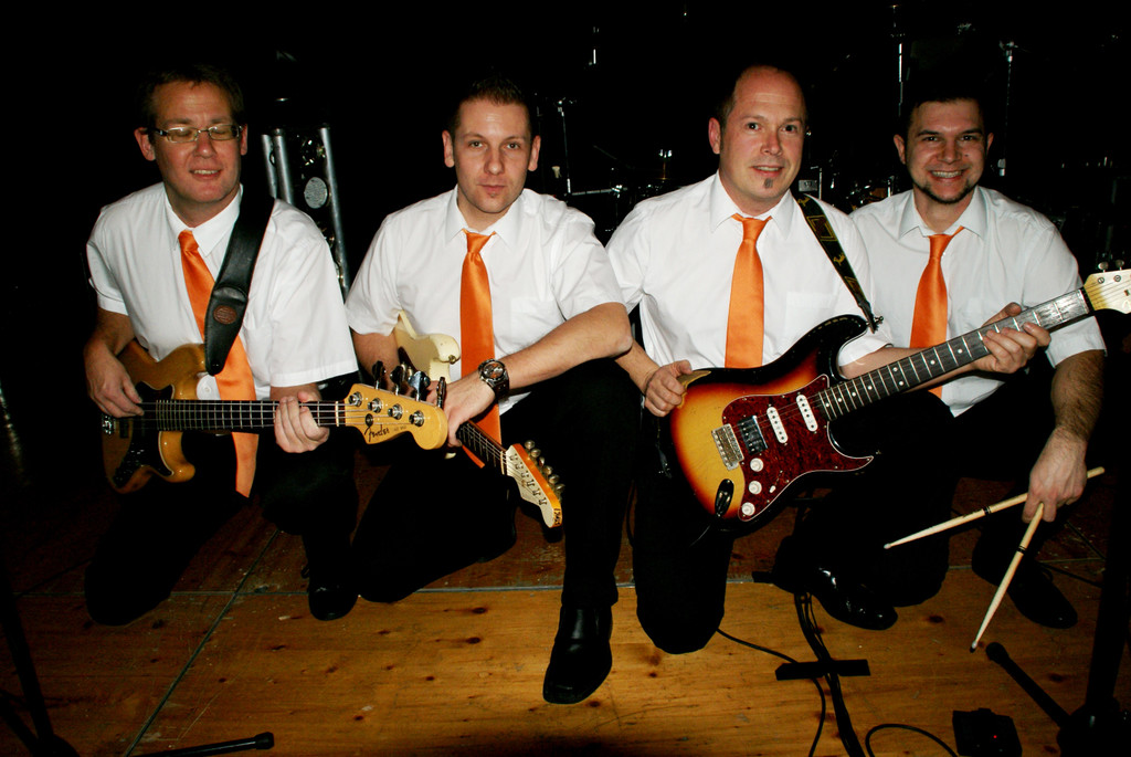 Die Rubberneckers spielten zum Tanz auf.JPG