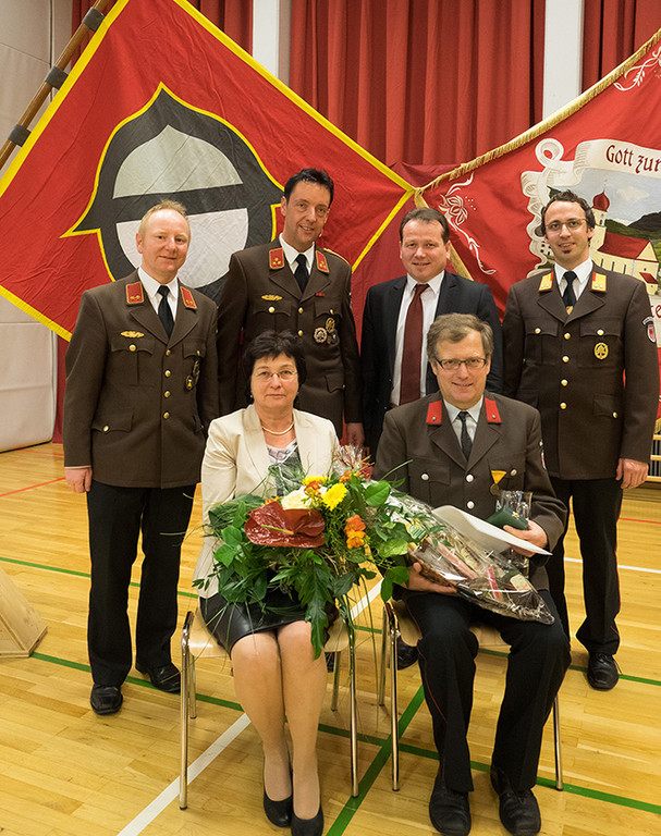 Irene und Franz Haid mit Kdt Stv Horst Dobler_ Kdt Beiter_ Bgm Witwer_ BezRef Beiser.jpg