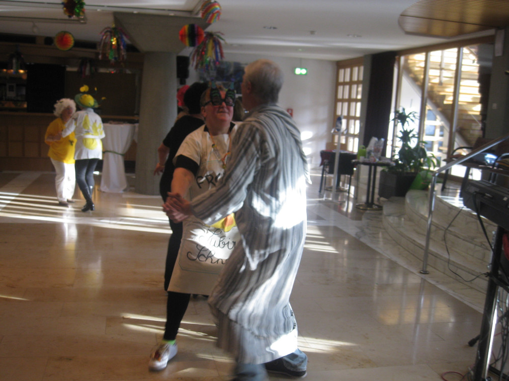 Kr__nzle  03_02_2015 Sparma__nahmen im Altersheim  _40_.JPG