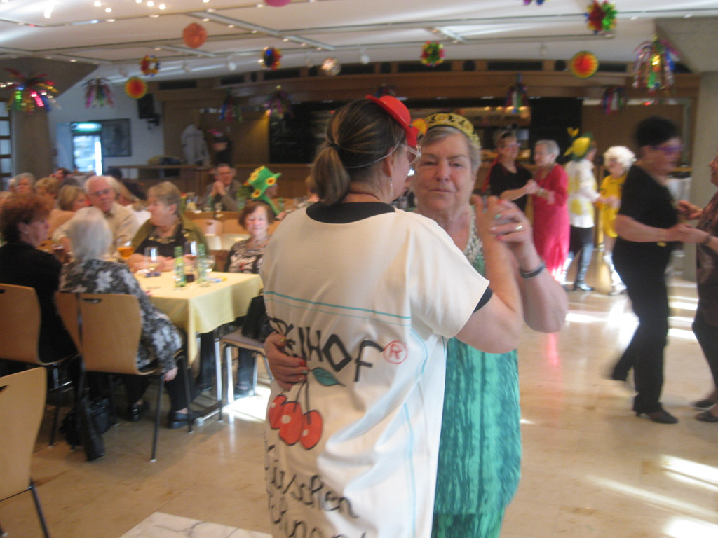 Kr__nzle  03_02_2015 Sparma__nahmen im Altersheim  _44_.JPG