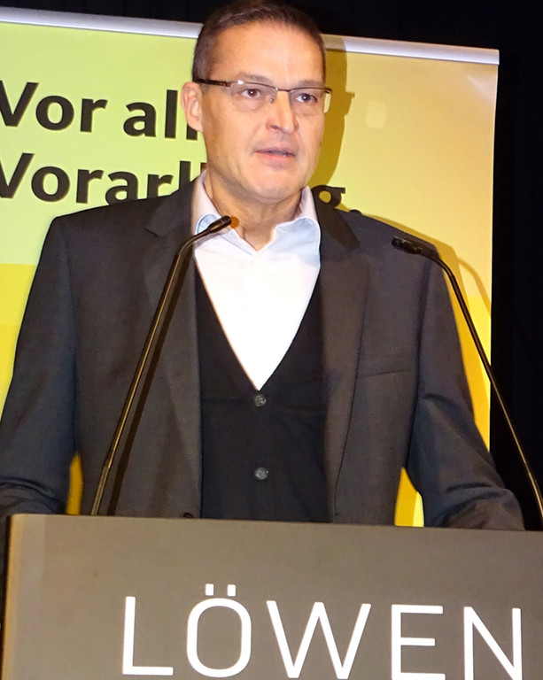 VP4 Bernhard.jpg