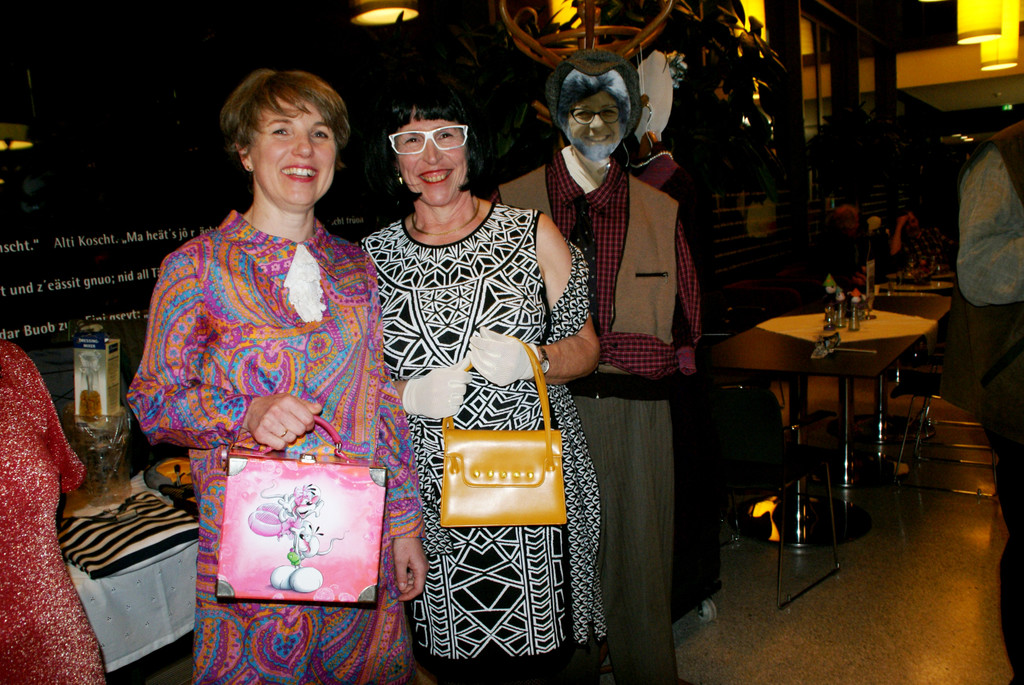 v_li_ Angelika Stranek _Obfrau Eintracht_ und Elisabeth B__sch _Kassier_.JPG