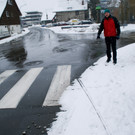 GR Dietmar Haller weist auf die Gefahren hin.JPG