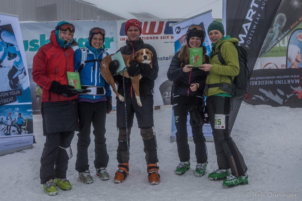 Gewinner Volkslauf v_li_ Pia Reisinger_ Anneliese Penzendorfer _3_ Platz__ Oskar Sutterl__ty mit H__ndin Mara _1_ Platz__ Lu.jpg