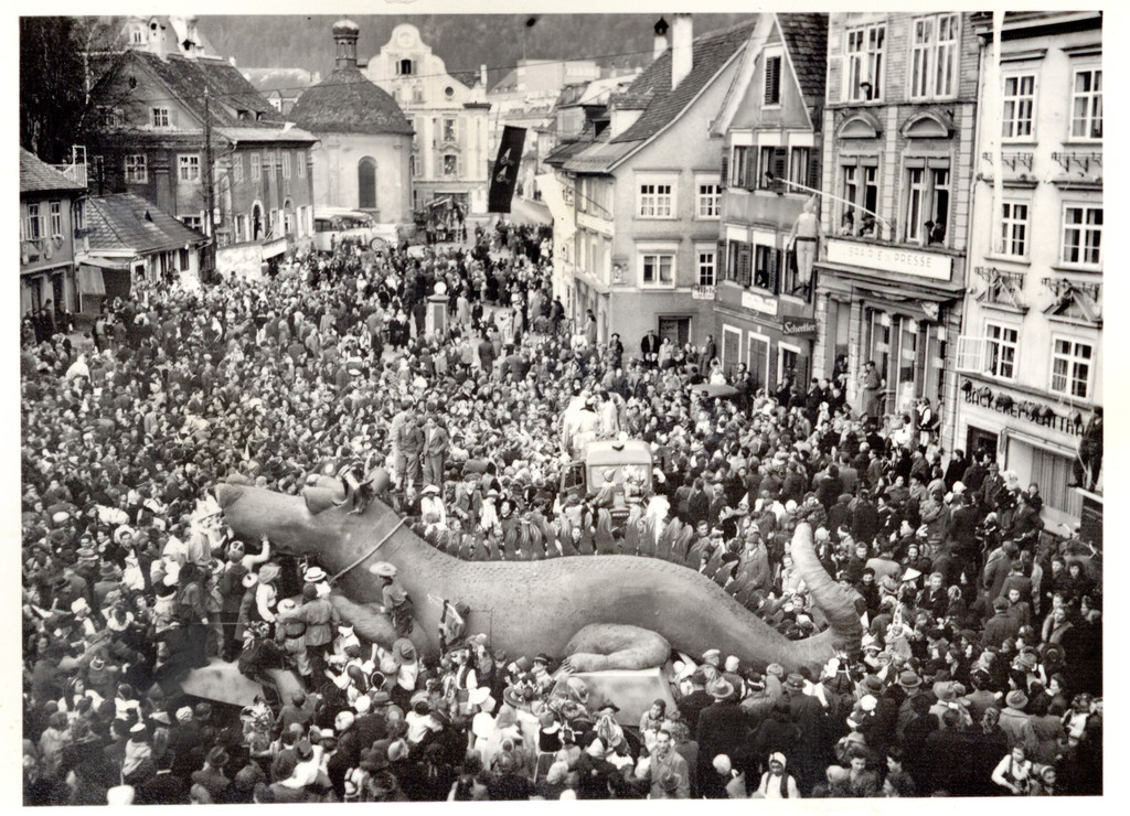 Rutschdrache Fasching 1950 __MandyStrasser.jpg