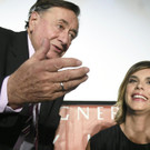 Opernball: Elisabetta Canalis bei Pressekonferenz in der Lugner City