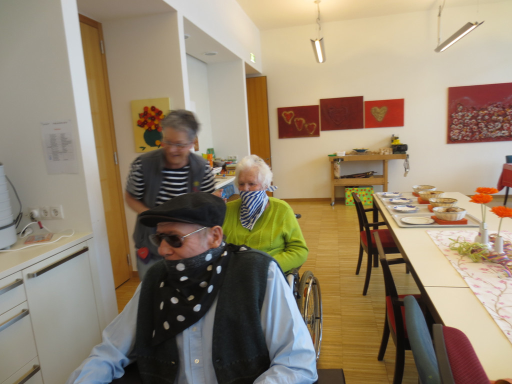 Bratenstehlen und Deko Hausball 12_02_2015 008.JPG