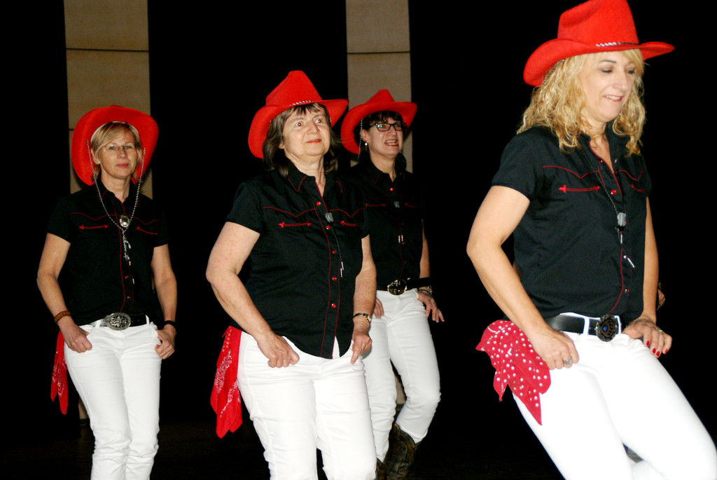 Die Flame Line Dancers.JPG