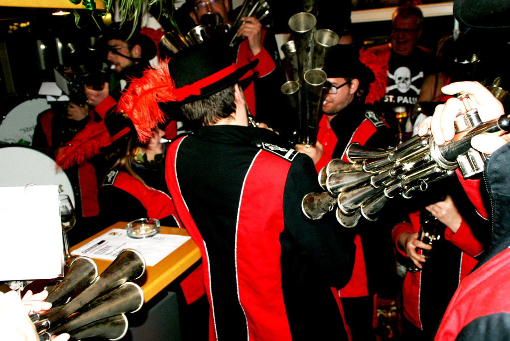 Die Schalmeien spielten zum Faschingsball auf.JPG