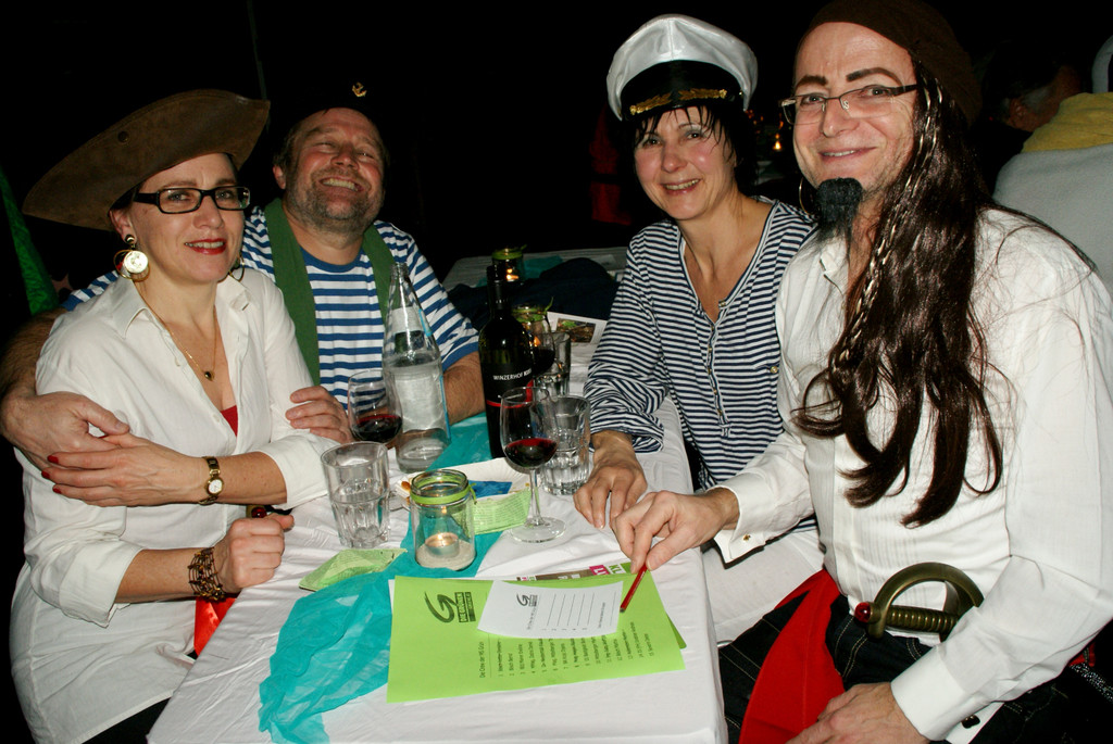 Adi Gro__ in illustrer Gesellschaft.JPG