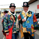 Werner Huber mit Sohn Edgar_ unterwegs mit der G__tzner Fasnacht.JPG